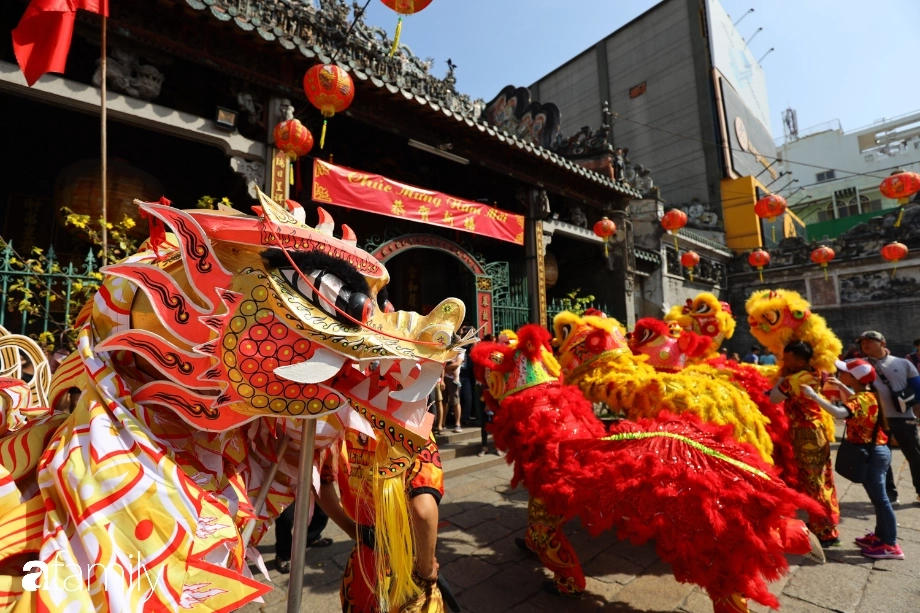 lion dance cholon saigon 