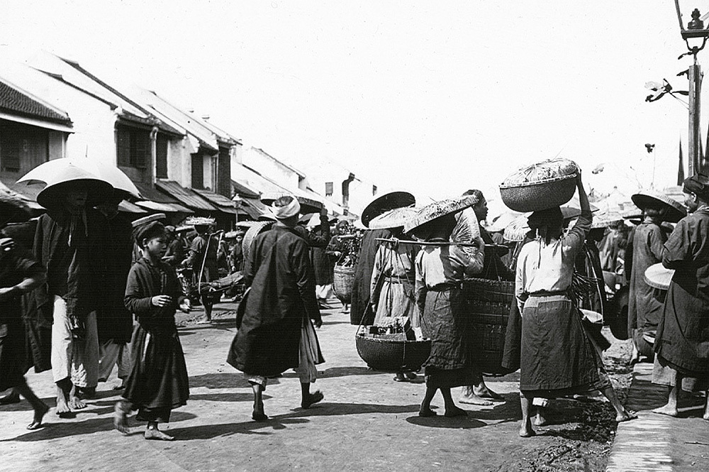 explore dong xuan market