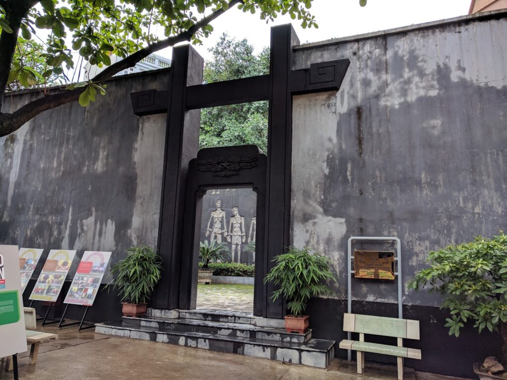 hoa lo prison explore hanoi