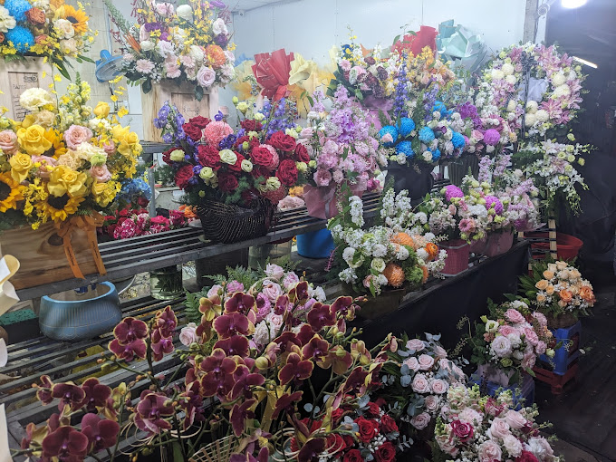 quang ba flower market