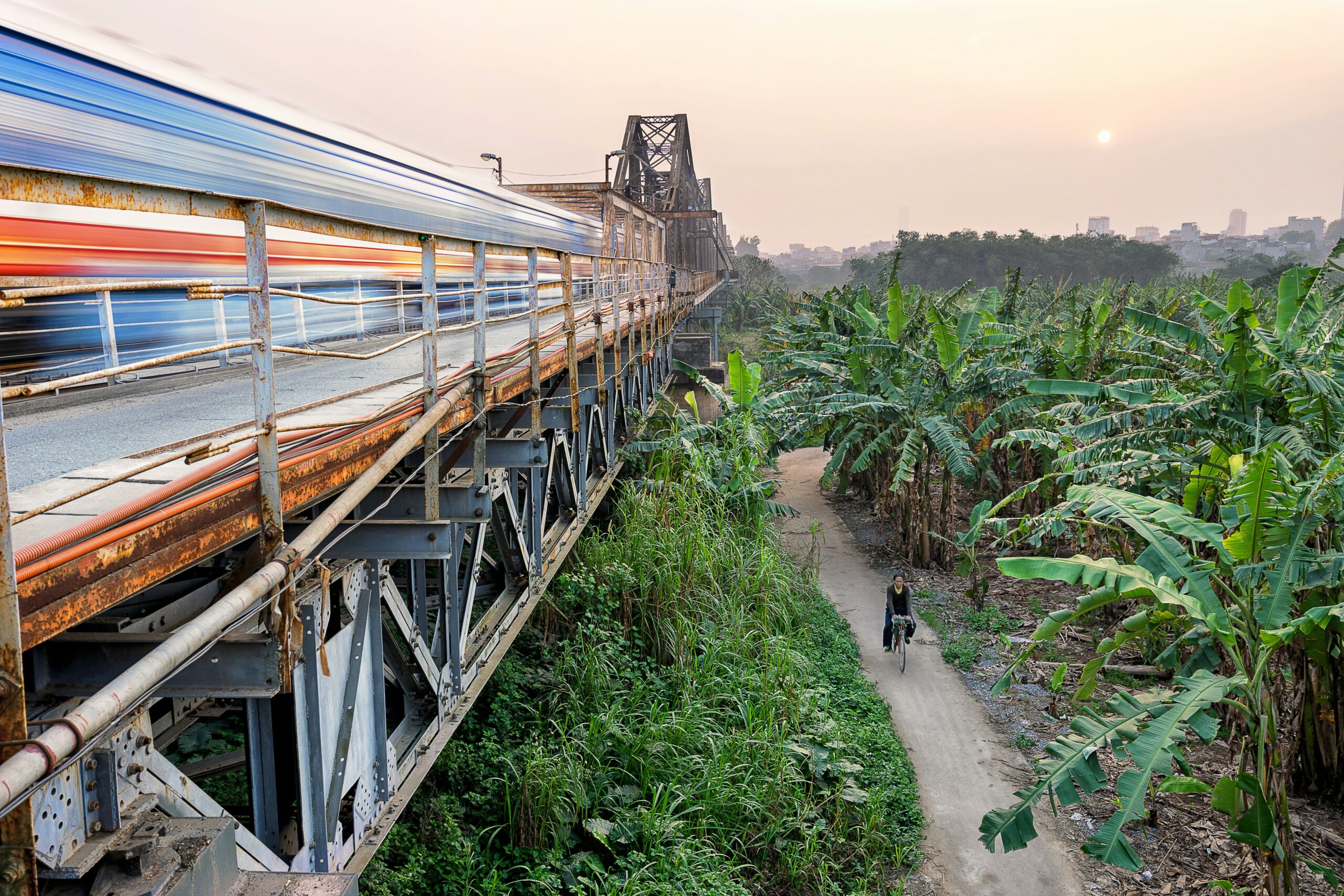 hanoi long bien bridge best time travel 