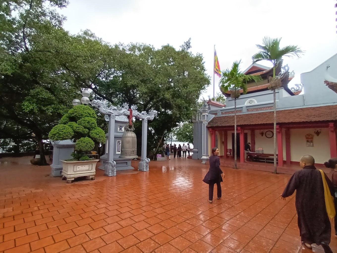 what to do in west lake honoi ho tay