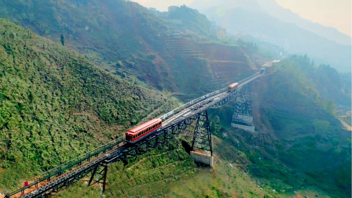 sapa trekking train