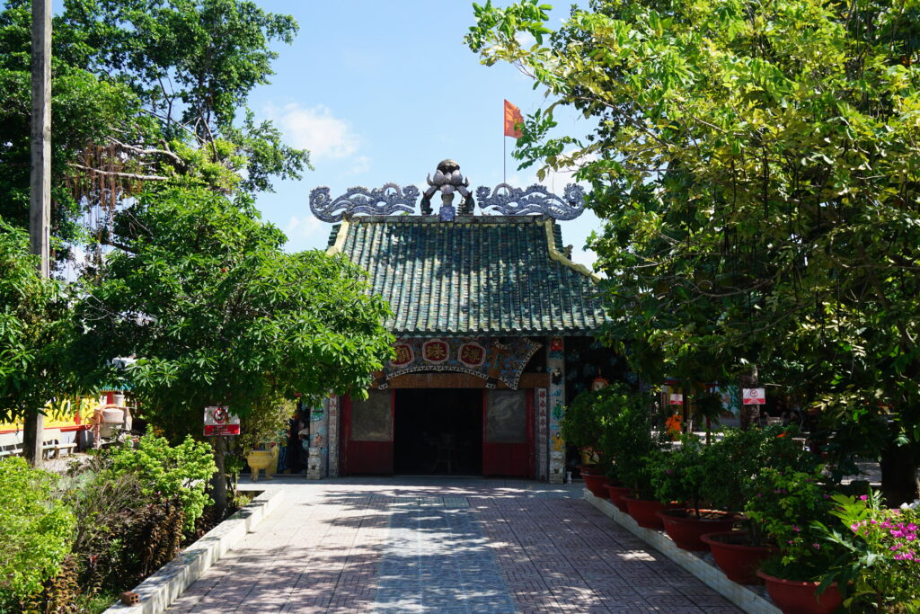 phu chau floating temple ho chi minh
