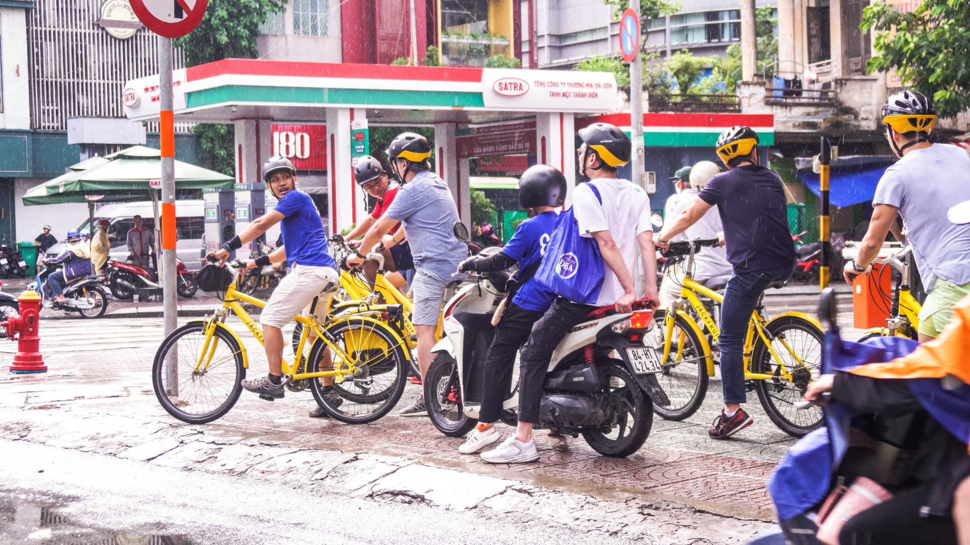 the challenge to cycling in Ho Chi Minh City